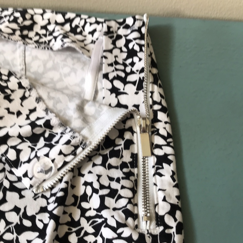 ATELIER LUXE BOTIQUE SZ.10 w ZIPPER ON LEFT SIZE FOR EASY GETTING INTO. BEAUTIFL